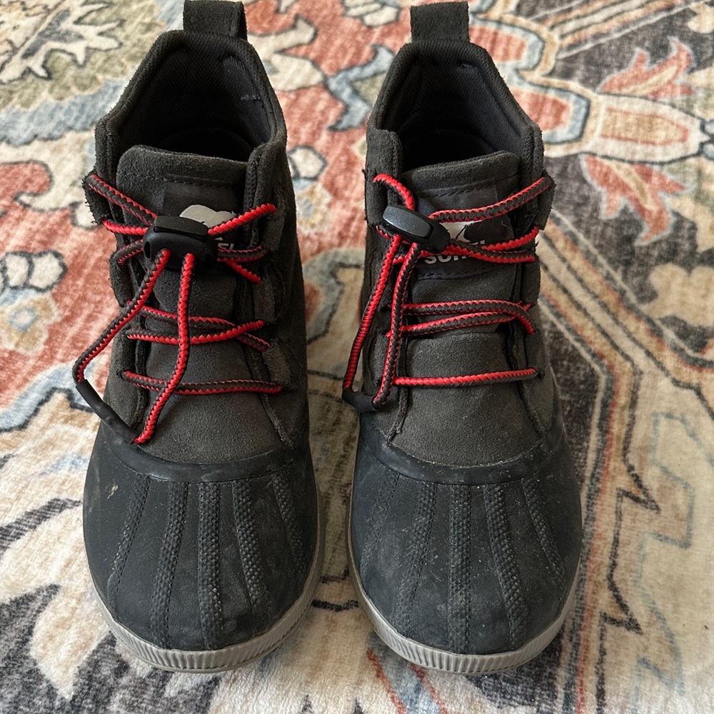Sorel Out N About Boots Kids size 5
